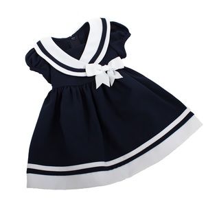 Pristine, gorgeous fancy dress for a little girl.